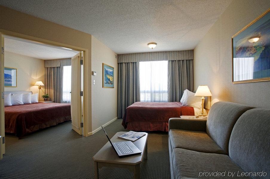 Quality Suites Whitby Room photo